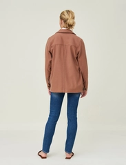 Lexington Clothing - Raven Organic Cotton Flannel Overshirt - naisten - light brown - 3