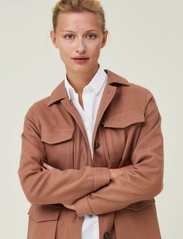 Lexington Clothing - Raven Organic Cotton Flannel Overshirt - kvinder - light brown - 4