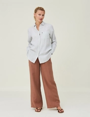 Lexington Clothing - Isa Linen Shirt - hørskjorter - green/white stripe - 2