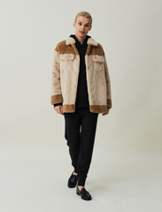 Lexington Clothing - Yvonne Faux Fur Jacket - kunstkarusnahk - beige multi - 2