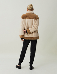 Lexington Clothing - Yvonne Faux Fur Jacket - tekoturkit - beige multi - 3