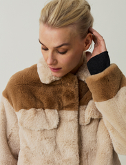 Lexington Clothing - Yvonne Faux Fur Jacket - imitatiebont jassen - beige multi - 4
