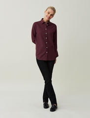 Lexington Clothing - Isa Organic Cotton Light Flannel Shirt - långärmade skjortor - dark red melange - 2