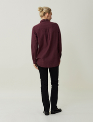Lexington Clothing - Isa Organic Cotton Light Flannel Shirt - long-sleeved shirts - dark red melange - 3