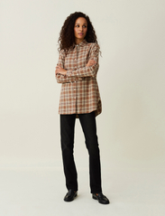 Lexington Clothing - Isa Organic Cotton Flannel Shirt - long-sleeved shirts - beige/dark red check - 2