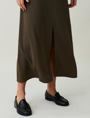 Lexington Clothing - Savannah Viscose Skirt - midiseelikud - dark green - 4