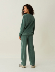 Lexington Clothing - Martha Organic Cotton Velour Sweatshirt - sweatshirts & kapuzenpullover - green - 3