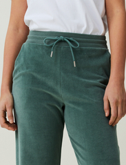 Lexington Clothing - Leona Organic Cotton Velour Pants - jogos kelnės - green - 4