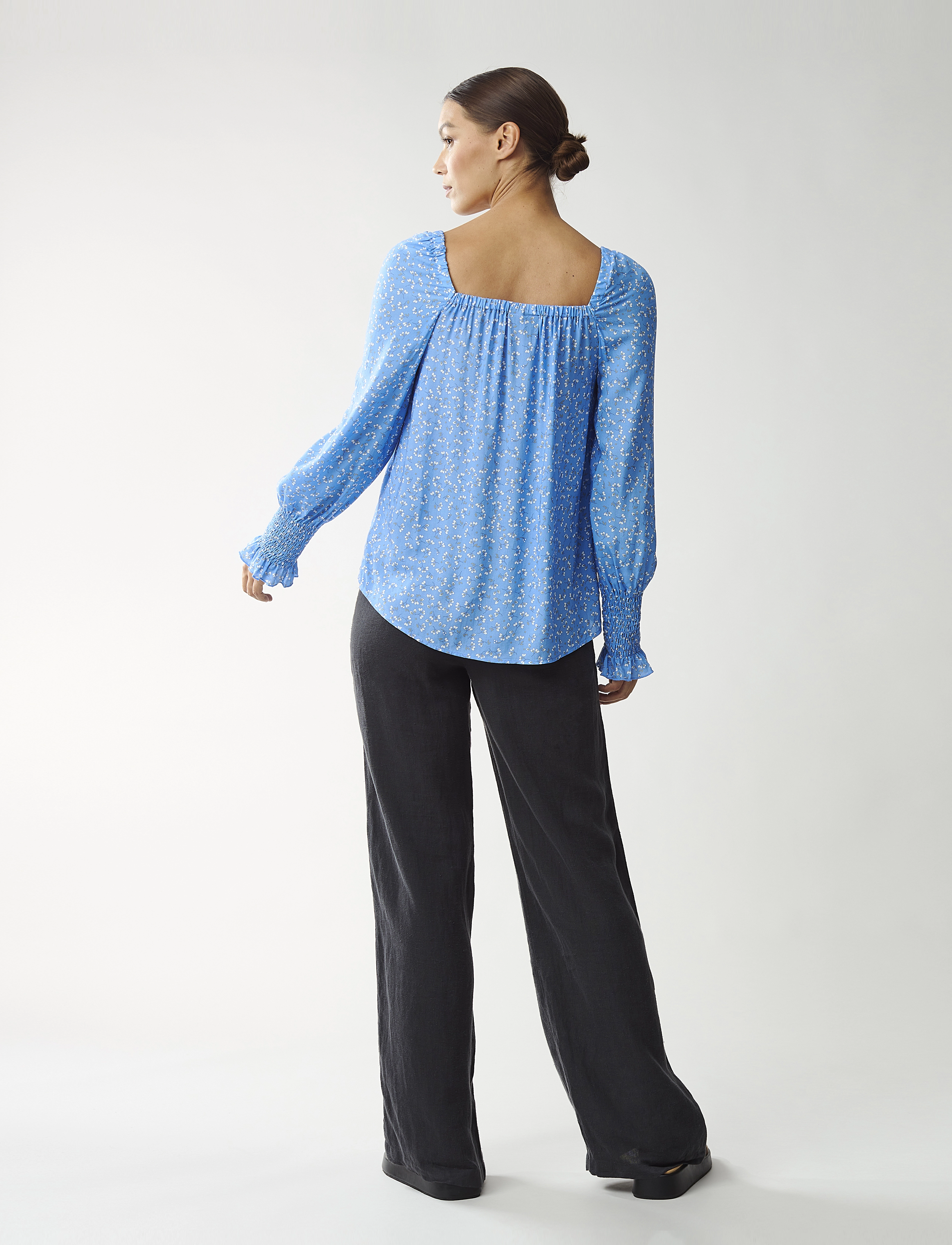 Lexington Clothing - Charlotte Printed Blouse - langærmede bluser - blue flower print - 3