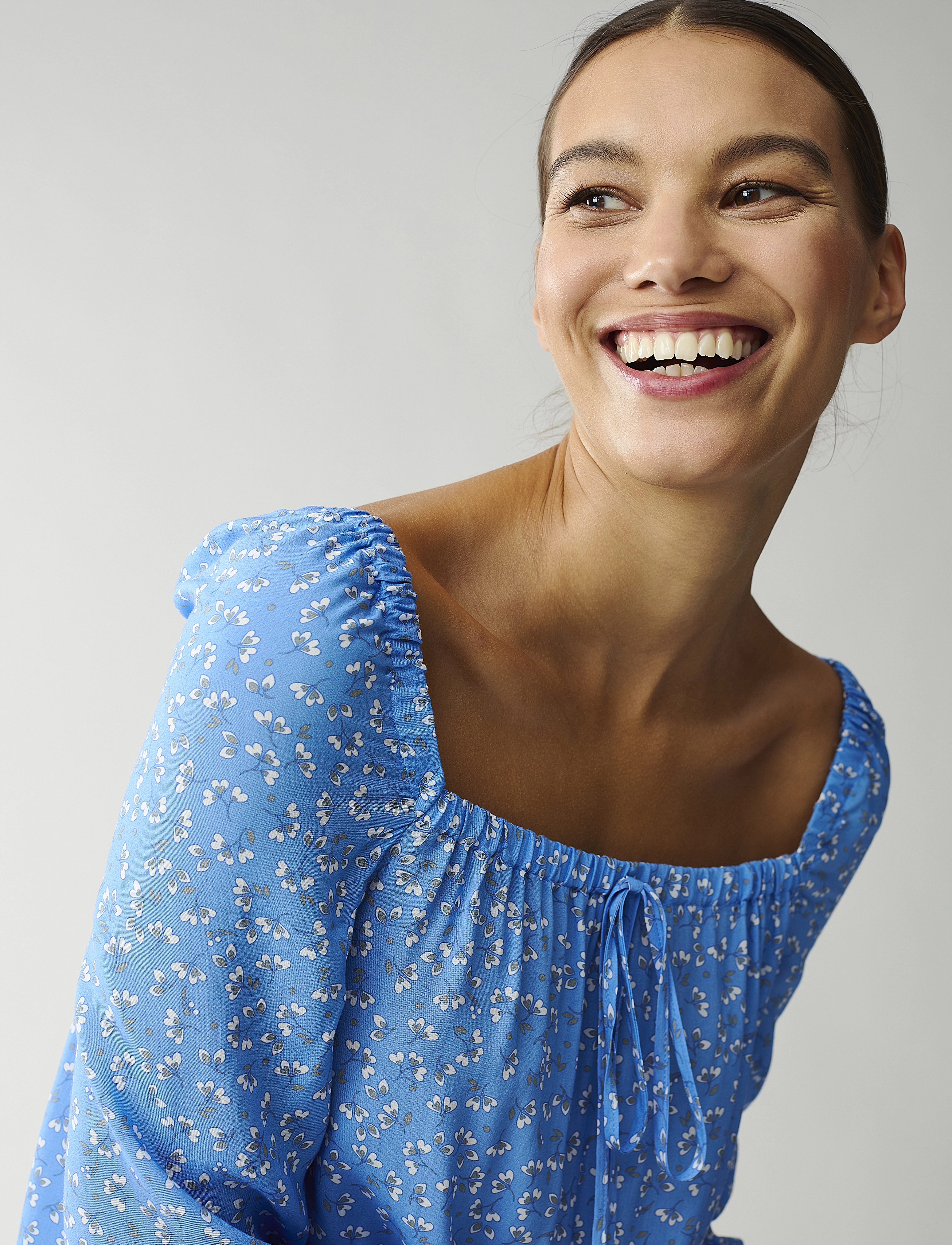 Lexington Clothing - Charlotte Printed Blouse - langærmede bluser - blue flower print - 4