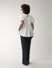 Lexington Clothing - Nova Broderie Anglaise Top - kurzämlige blusen - white - 3
