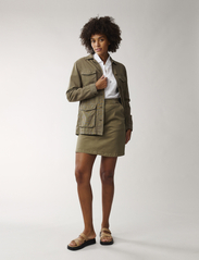 Lexington Clothing - Raven Linen Blend Overshirt - kobiety - dark green - 2