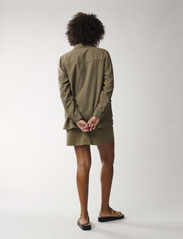 Lexington Clothing - Raven Linen Blend Overshirt - kobiety - dark green - 3