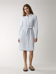 Lexington Clothing - Isa Linen Shirt Dress - sommarklänningar - lt blue/white stripe - 2
