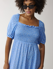 Lexington Clothing - Alaia Printed Dress - sommerkjoler - blue flower print - 4
