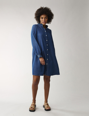 Lexington Clothing - Ella Lyocell Dress - jeansklänningar - medium blue - 2