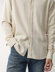 Lexington Clothing - Carl Lyocell Shirt - basic shirts - light beige - 4