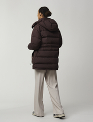 Lexington Clothing - Viveka Recycled Polyester Down Parka - „parka“ stiliaus paltai - dark brown - 2