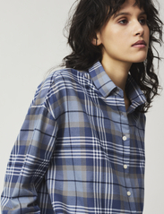 Lexington Clothing - Edith Organic Cotton Check Flannel Shirt - pikkade varrukatega särgid - blue multi check - 3