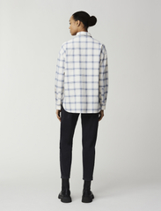 Lexington Clothing - Edith Organic Cotton Check Flannel Shirt - pikkade varrukatega särgid - offwhite multi check - 2