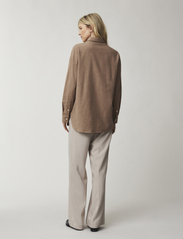 Lexington Clothing - Edith Cotton Melange Flannel Shirt - långärmade skjortor - light brown melange - 2