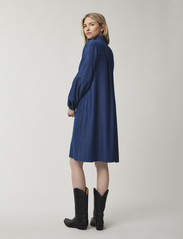 Lexington Clothing - Elaine Lyocell Shirt Dress - särkkleidid - medium blue - 2