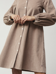 Lexington Clothing - Elaine Corduroy Shirt Dress - hemdkleider - light brown - 3
