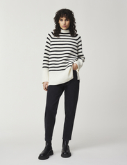 Lexington Clothing - Elisabeth Recycled Wool Mock Neck Sweater - neulepuserot - black/white stripe - 1