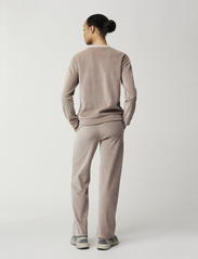 Lexington Clothing - Martha Organic Cotton Velour Sweatshirt - sievietēm - light brown - 3