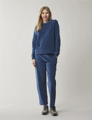 Lexington Clothing - Martha Organic Cotton Velour Sweatshirt - džemperiai - medium blue - 2