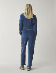 Lexington Clothing - Leona Organic Cotton Velour Pants - joggingbroeken - medium blue - 2