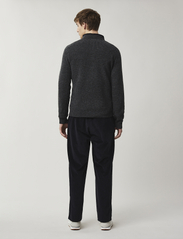 Lexington Clothing - Felix Donegal Sweater - megztinis su apvalios formos apykakle - dark grey melange - 2