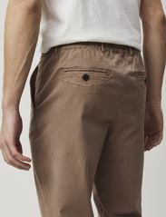 Lexington Clothing - Classic Elasticated  Lyocell Pant - rennot housut - beige/brown - 3