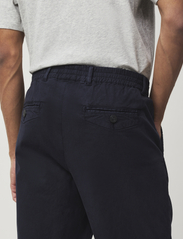 Lexington Clothing - Classic Elasticated  Lyocell Pant - ikdienas bikses - dark blue - 3