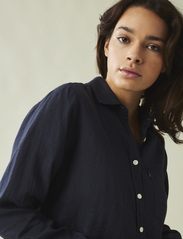 Lexington Clothing - Isa Linen Shirt - langermede skjorter - dark blue - 3