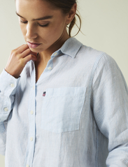 Lexington Clothing - Isa Linen Shirt - langermede skjorter - lt blue/white stripe - 3