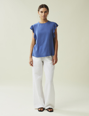 Lexington Clothing - Joelle Viscose Dobby Blouse - blūzes ar īsām piedurknēm - blue - 0
