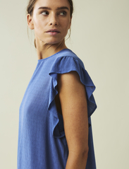 Lexington Clothing - Joelle Viscose Dobby Blouse - kortærmede bluser - blue - 3