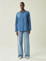 Lexington Clothing - Hedvig Cotton/Lyocell Shirt - langärmlige hemden - lt blue denim - 1