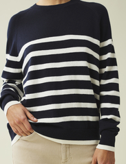 Lexington Clothing - Freya Cotton/Cashmere Sweater - neulepuserot - dk blue/white stripe - 4