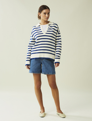 Lexington Clothing - Peyton Full Milano Knitted Sweater - strikkegensere - blue/white stripe - 1