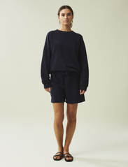 Lexington Clothing - Naomi Shorts - lühikesed vabaajapüksid - dark blue - 1