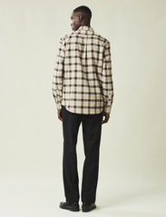 Lexington Clothing - Casual Flannel Check B.D Shirt - ternede skjorter - brown check - 2