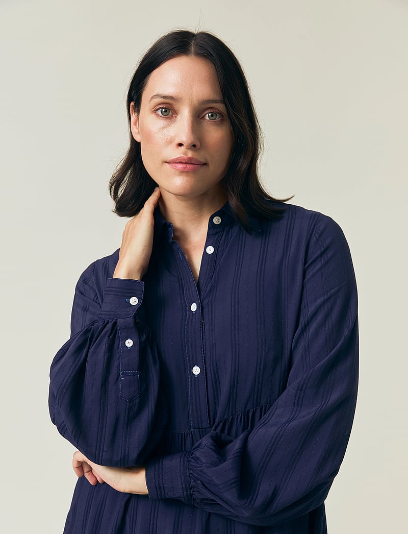 Lexington Clothing - A-line Jaquard Shirt Dress - skjortekjoler - dark blue - 4