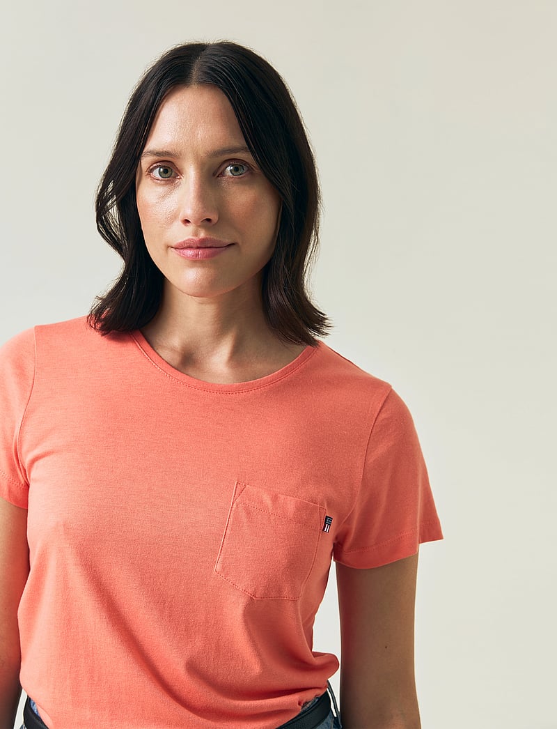 Lexington Clothing - Cotton-Modal Blend Classic Tee - t-shirts - coral - 4