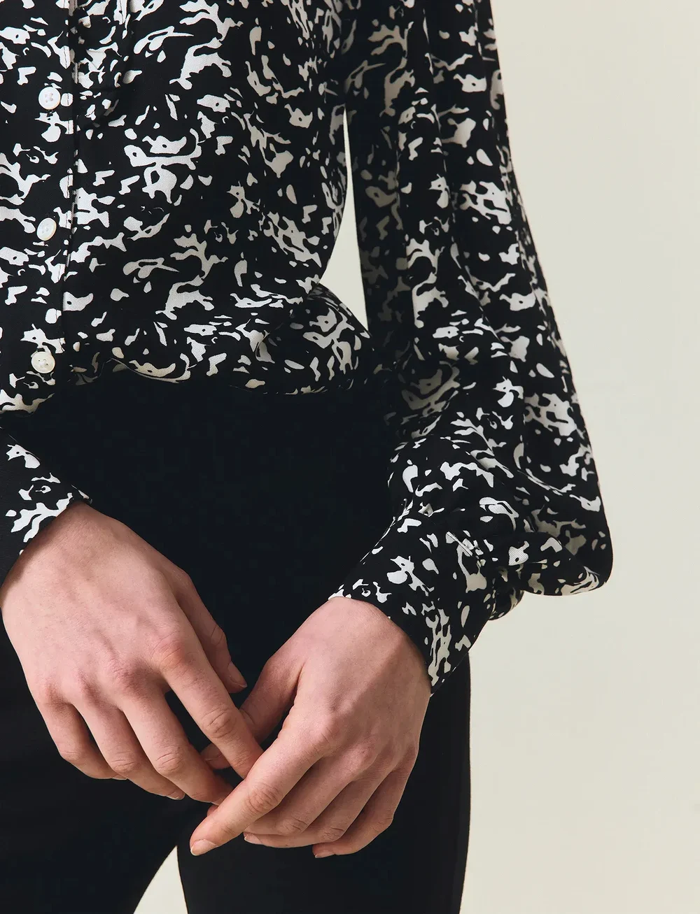 Lexington Clothing - Printed Frill Blouse - langærmede bluser - black/white print - 3