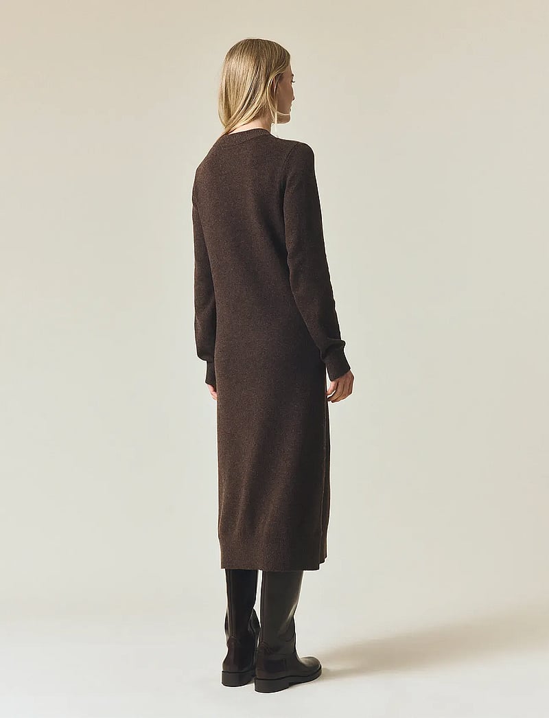 Lexington Clothing - Straight Fit Midi Knitted Dress - stickade klänningar - dark brown melange - 2