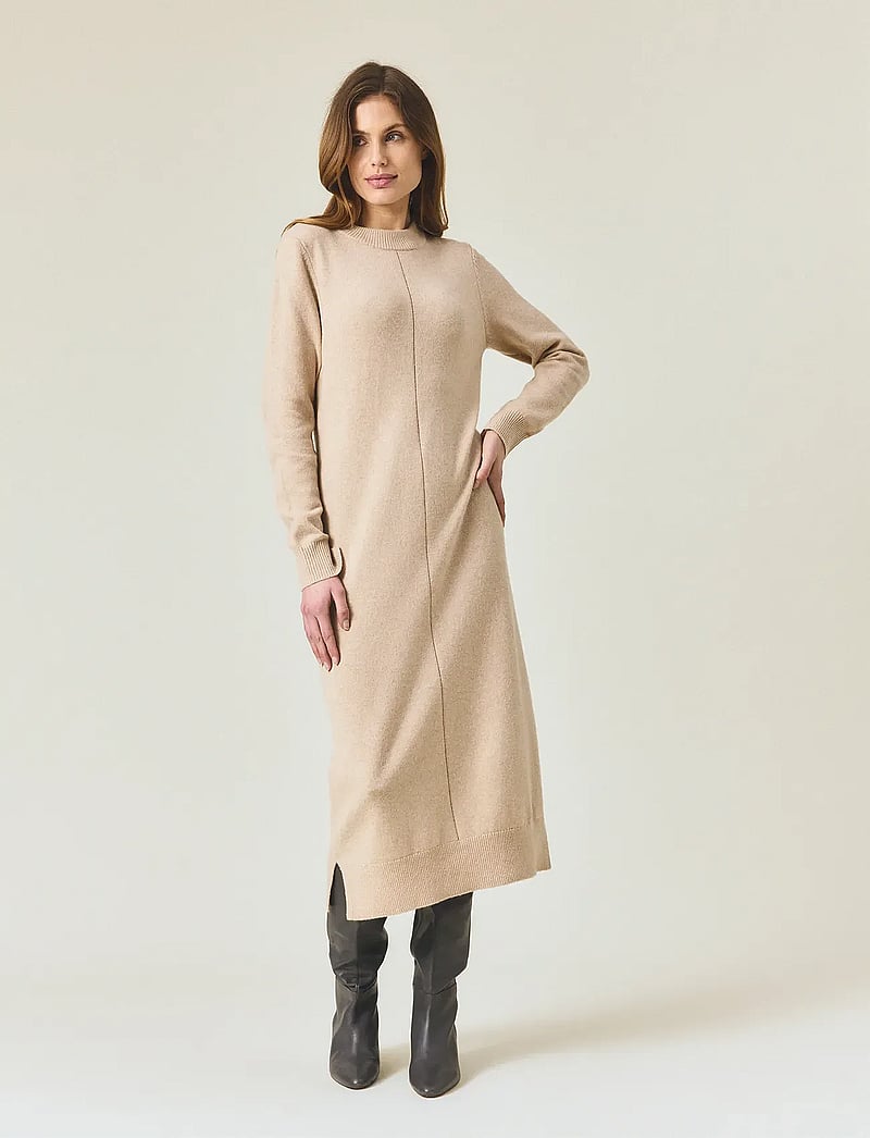 Lexington Clothing - Straight Fit Midi Knitted Dress - stickade klänningar - light beige melange - 0