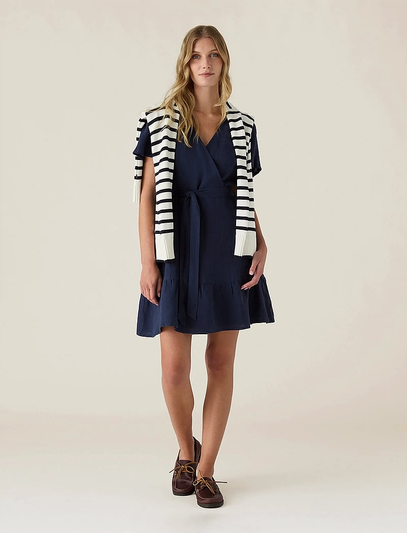 Lexington Clothing - Belted Linen V-neck Dress - konfirmationstøj - dark blue - 0