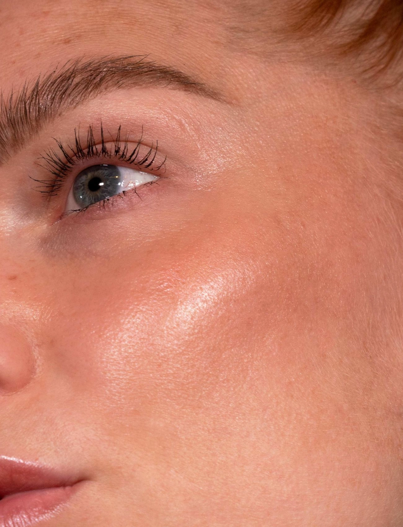 LH Cosmetics - Shaping light - festkläder till outletpriser - rose glow - 2